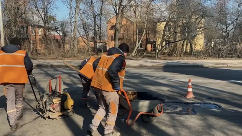 У Вінниці ремонтують дороги з допомогою рециклера