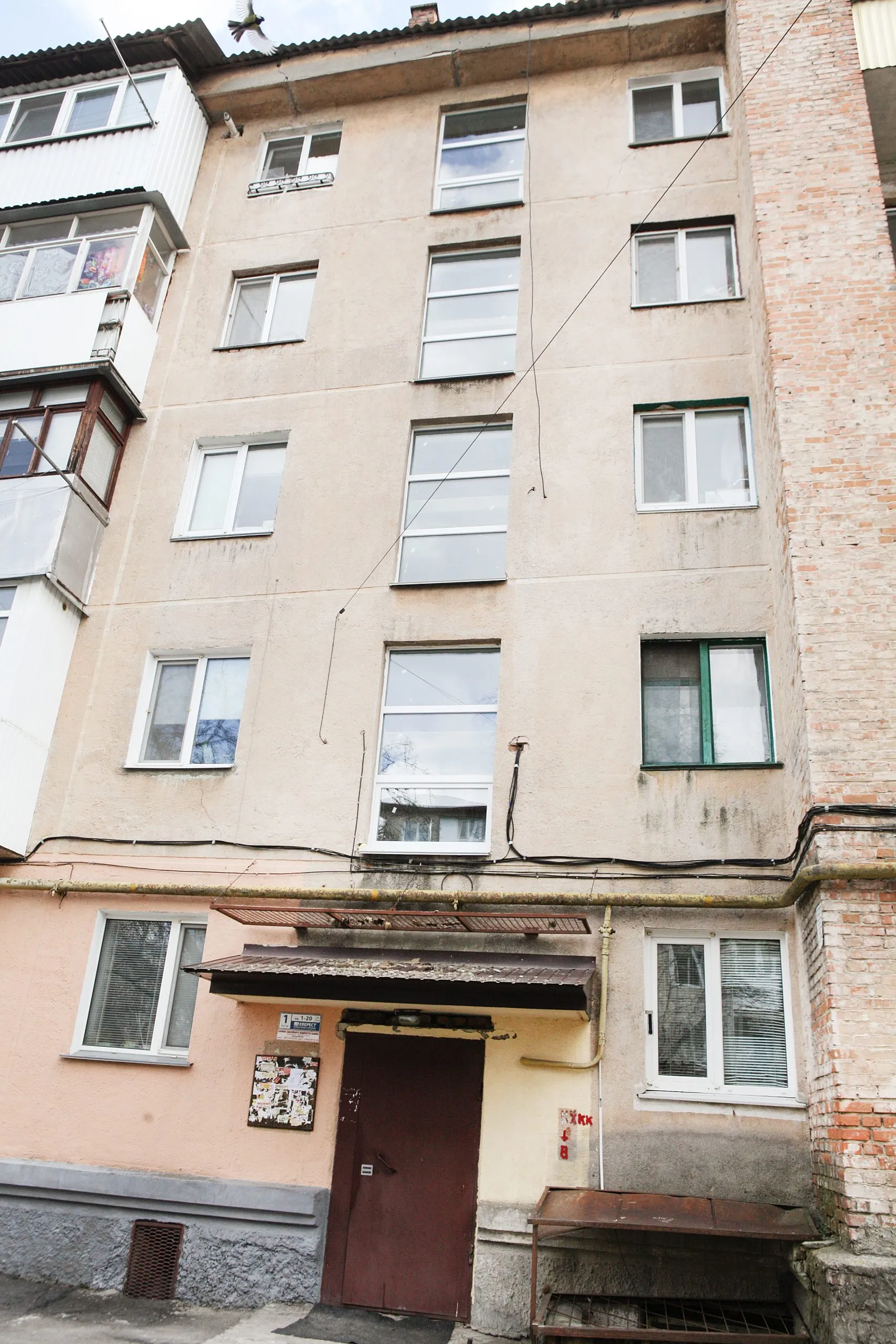 У Вінниці в багатоповерхівці на Стеценка, 25 замінили вікна у місцях загального користування
