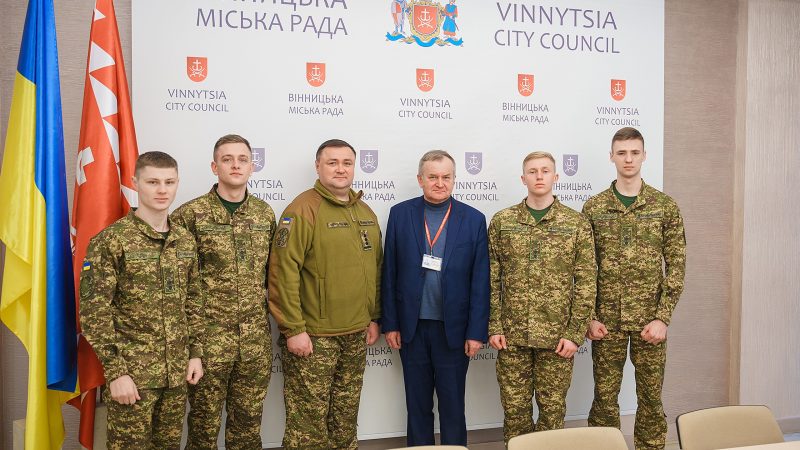 Вінницька міська рада відзначила випускників Національної академії Національної гвардії України