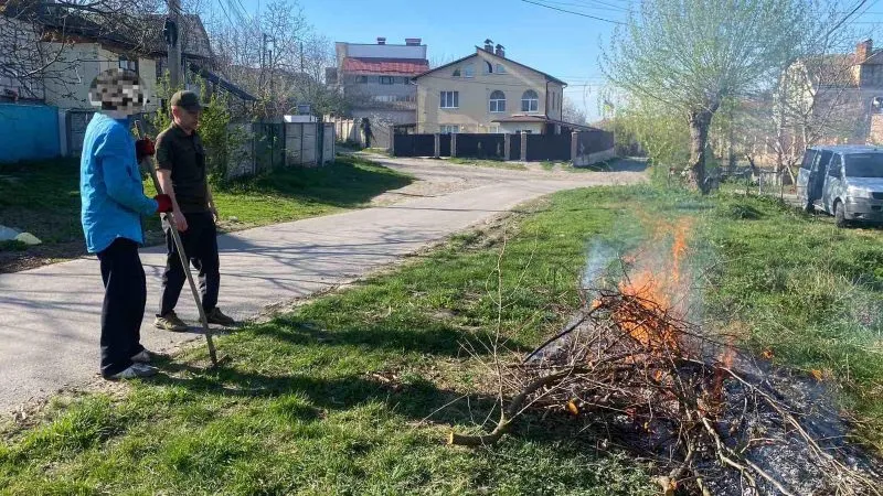 У Вінниці на 15-х порушників склали адмінпротоколи за спалювання сухої рослинності