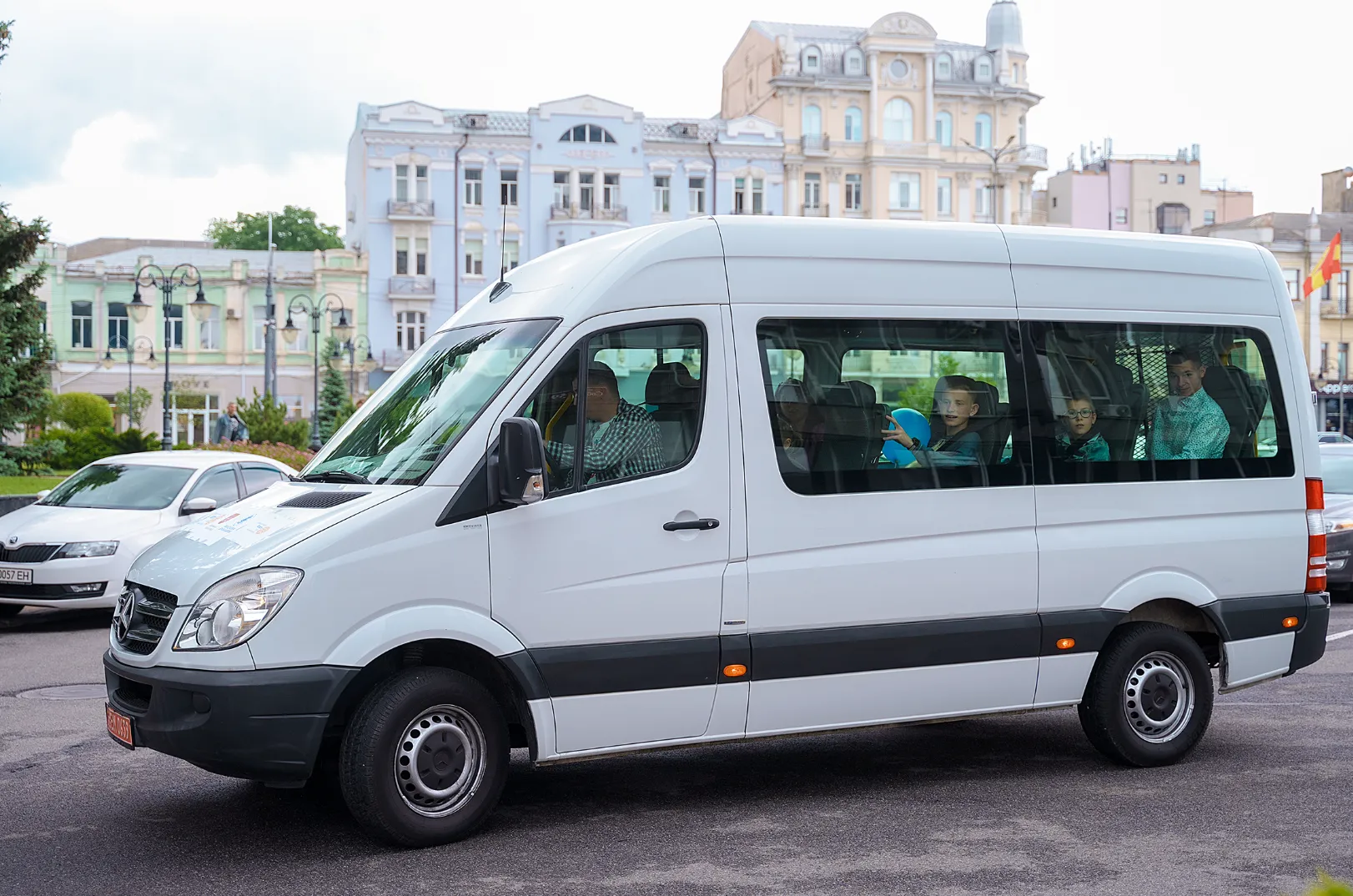 Подарували мікроавтобус Mercedes-Benz Sprinter сім’ї Крищуків: хто і чому зробив такий закуп