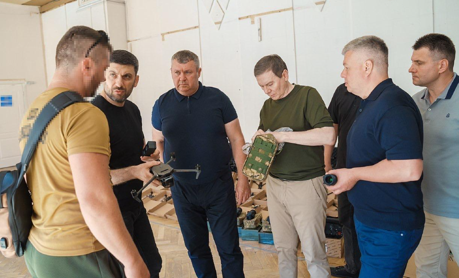 Команда Міжрегіонального координаційного гуманітарного штабу передала військовим чергову партію дронів і квадрокоптерів