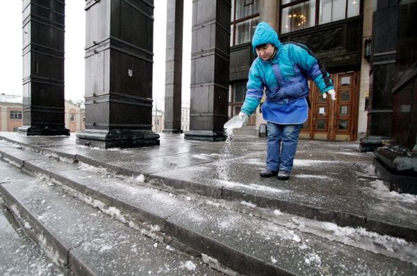 Приватний сектор Вінниці отримує посипковий матеріал для зимового періоду