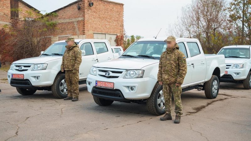 Міжрегіональний координаційний гуманітарний штаб передав мобільним вогневим групам двох військових частин вісім позашляховиків та комплекс безпілотників «Пегасус»