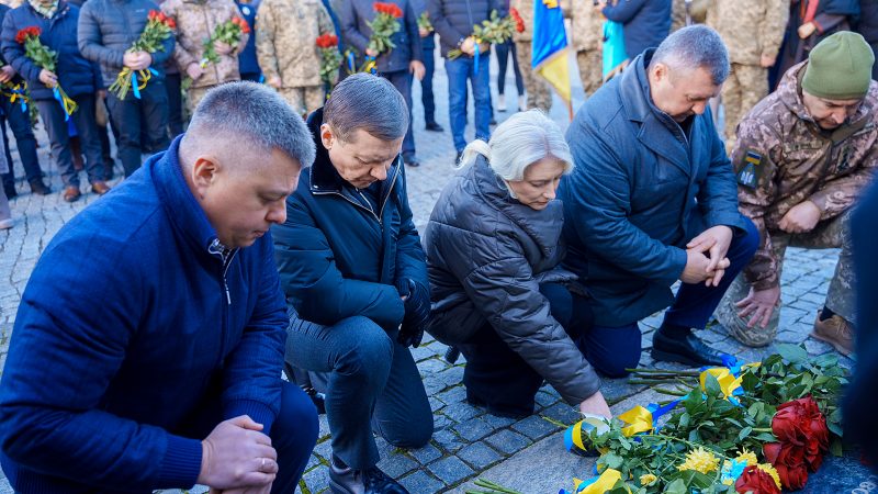 1000 днів війни: у Вінниці вшанували пам’ять героїв та жертв російської агресії