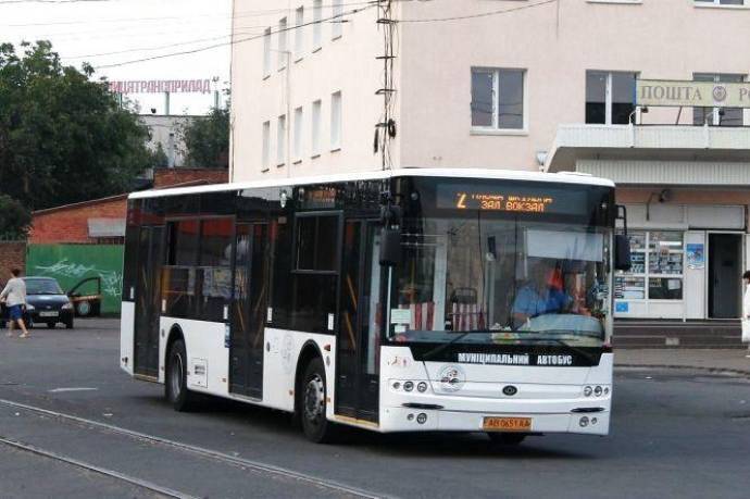 Зміни у розкладі руху автобуса №2: дітям стане зручніше добиратися додому