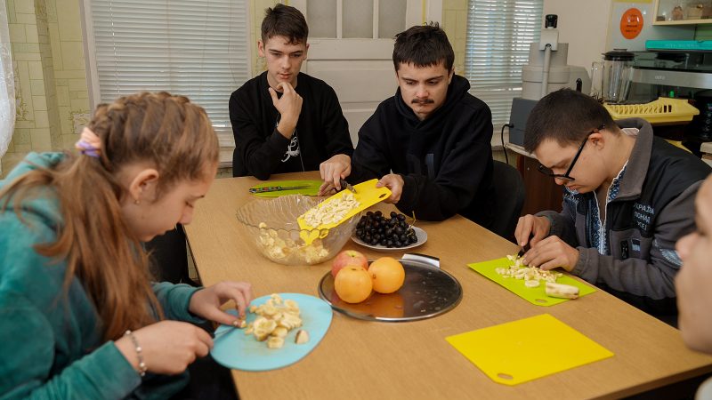 Підтримане проживання: як у Вінниці навчають самостійності особливих дітей