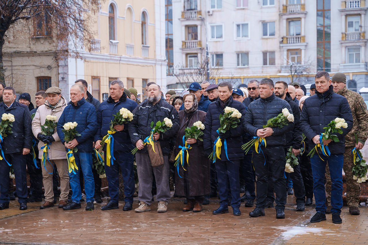 У Вінниці відбулося покладання квітів до пам’ятного знаку «Дерево Свободи»