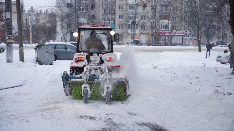 Морози та вітер: як Вінниця бореться з ожеледицею на дорогах