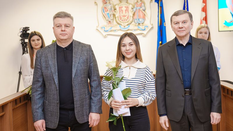 Святкове поповнення: у Вінниці привітали батьків різдвяних та новорічних дітей