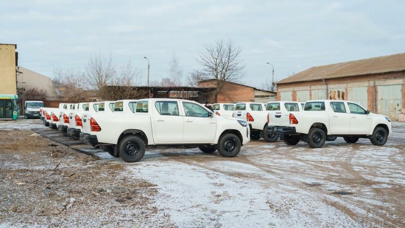 20 нових авто передала оборонцям команда Міжрегіонального координаційного гуманітарного штабу