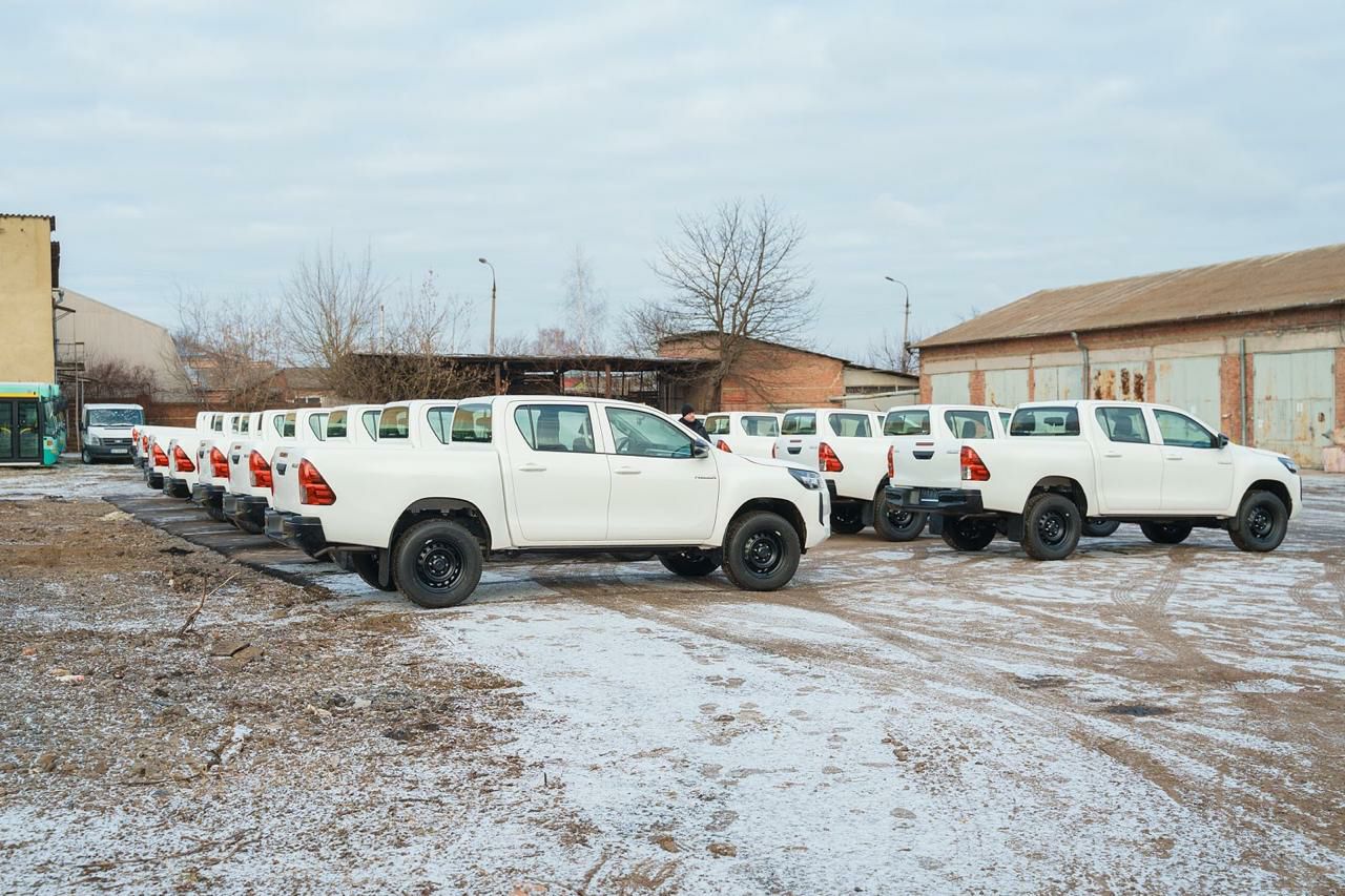 20 нових авто передала оборонцям команда Міжрегіонального координаційного гуманітарного штабу