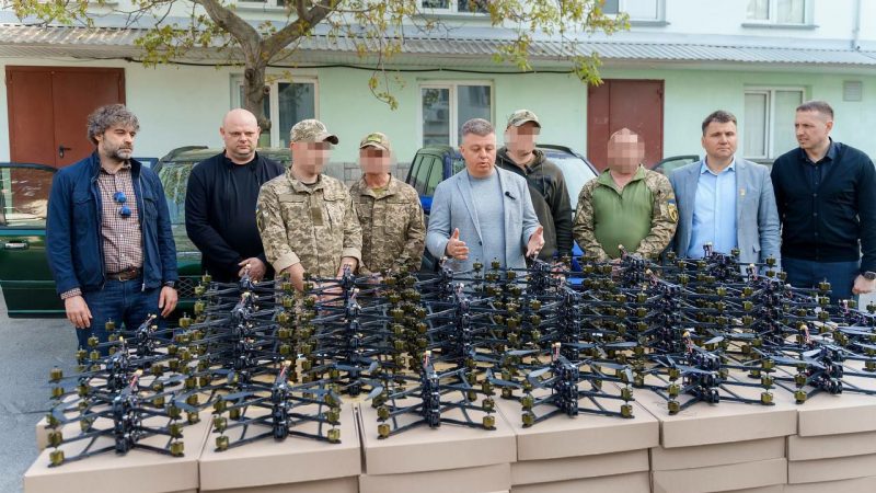 Два автомобілі та 150 FPV-дронів на фронт: чергова передача Міжрегіонального координаційного гуманітарного штабу