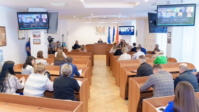 У громаді затверджено перший комплексний безбар’єрний маршрут, який враховує потреби людей з інвалідністю, батьків з візочками, літніх людей та інших маломобільних груп населення