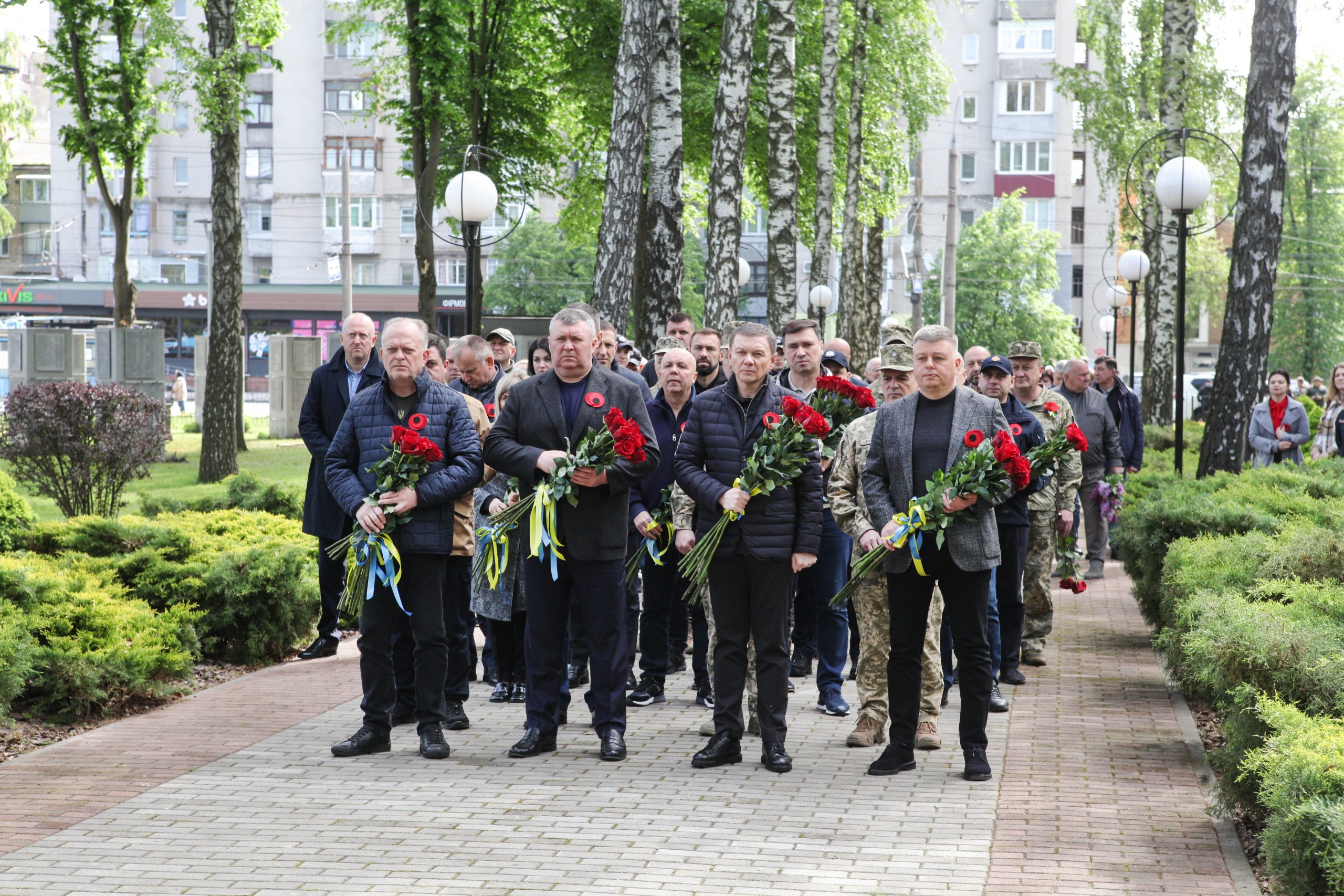 У Вінниці вшанували полеглих у Другій світовій війні: поклали квіти до Меморіалу борців із нацизмом