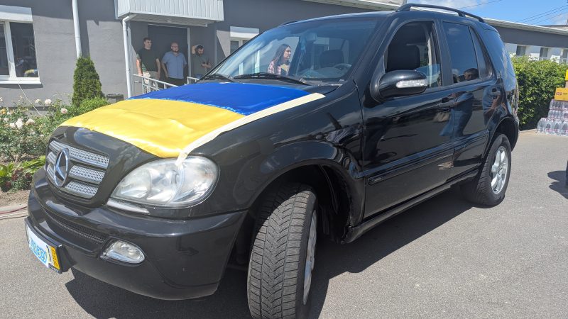 Автомобіль Mercedes з повним приводом із вінницького ліцею №13 направляють на сумський напрямок