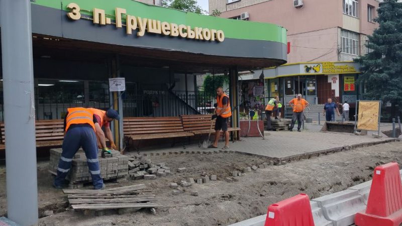 У Вінниці розпочали оновлення зупинок у межах реалізації першого безбар’єрного маршруту