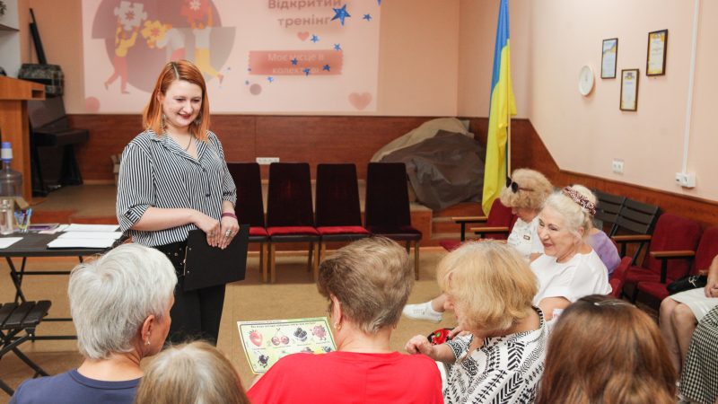 Як знайти себе в колективі: у терцентрі провели психологічний тренінг для відвідувачів