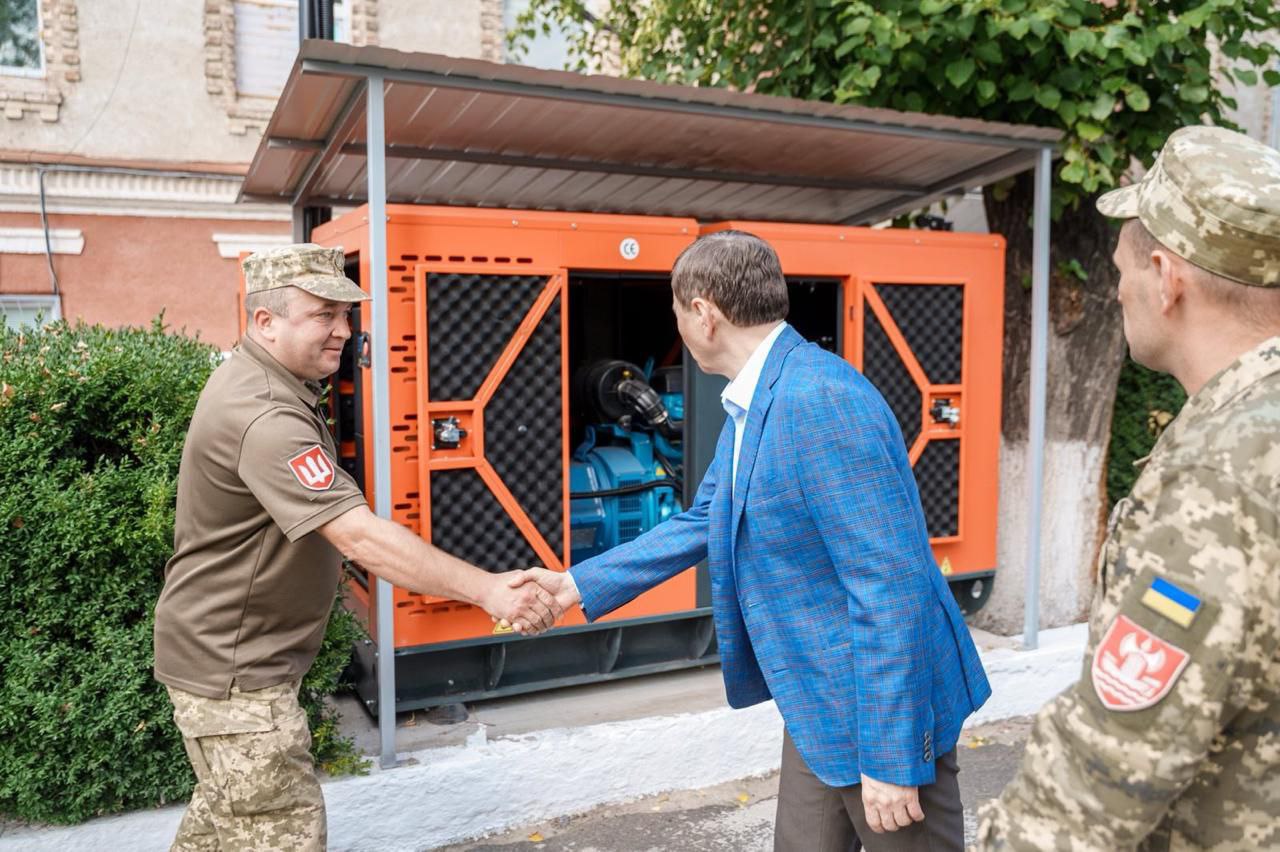 Два нові автомобілі та потужний генератор передав військовим Міжрегіональний координаційний гуманітарний штаб