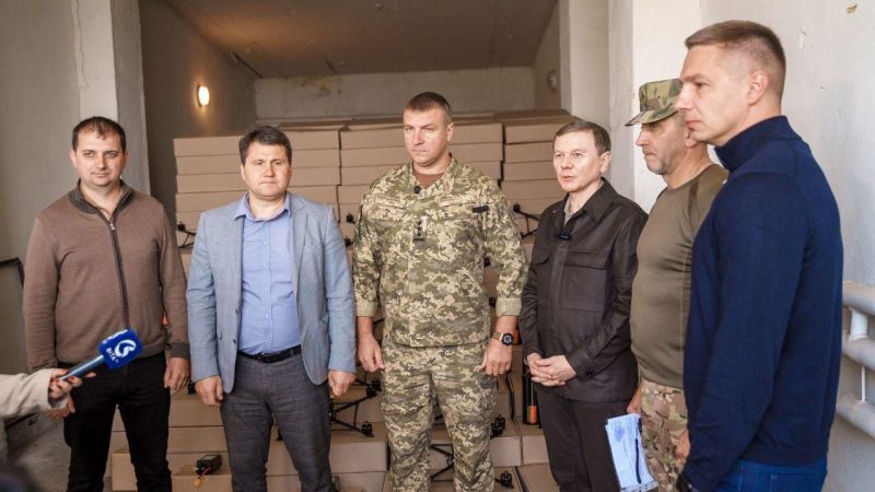 Міжрегіональний координаційний гуманітарний штаб передав трьом військовим підрозділам 400 FPV-дронів та вісім позашляховиків