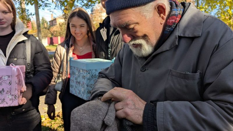 Учні долучилися до привітань ветеранів праці Вінницької транспортної компанії