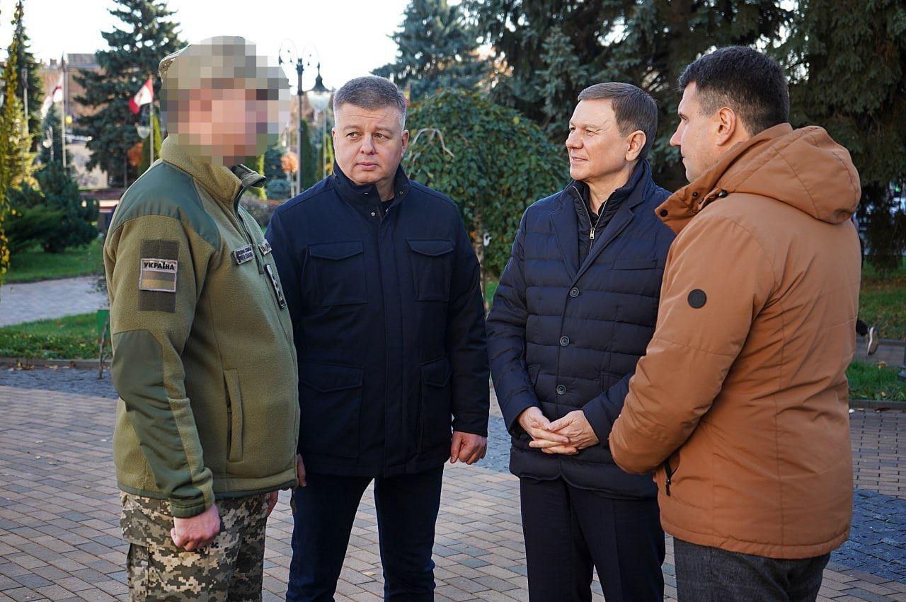 Міжрегіональний координаційний гуманітарний штаб передав військовим автомобілі та FPV-дрони