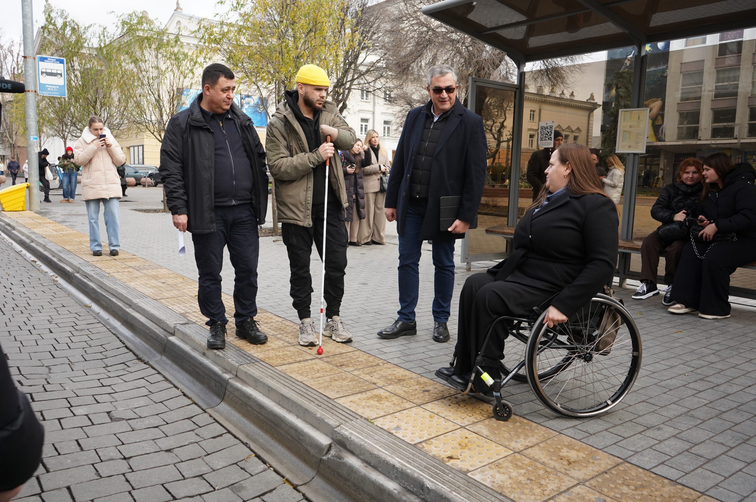 Ветеран Андрій Соловко протестував безбар’єрний маршрут у центрі Вінниці