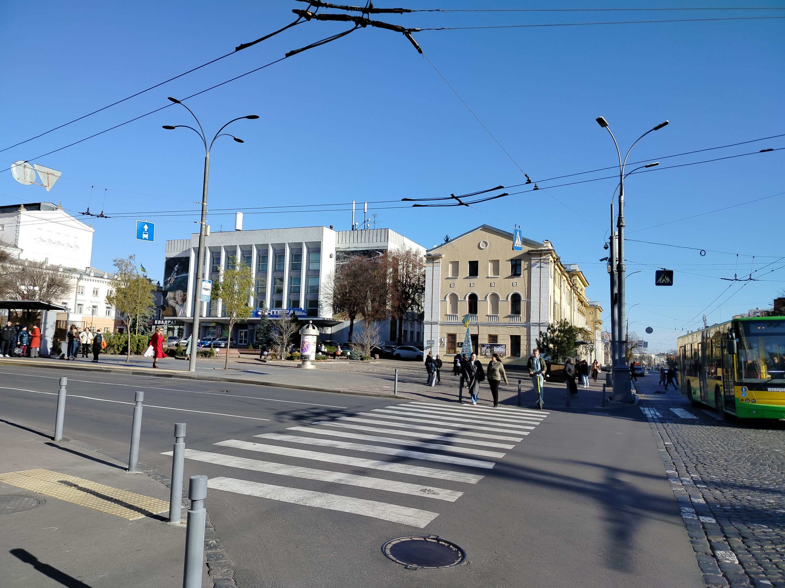 Розпочато роботи з облаштування доступного простору на частині майдану Небесної Сотні