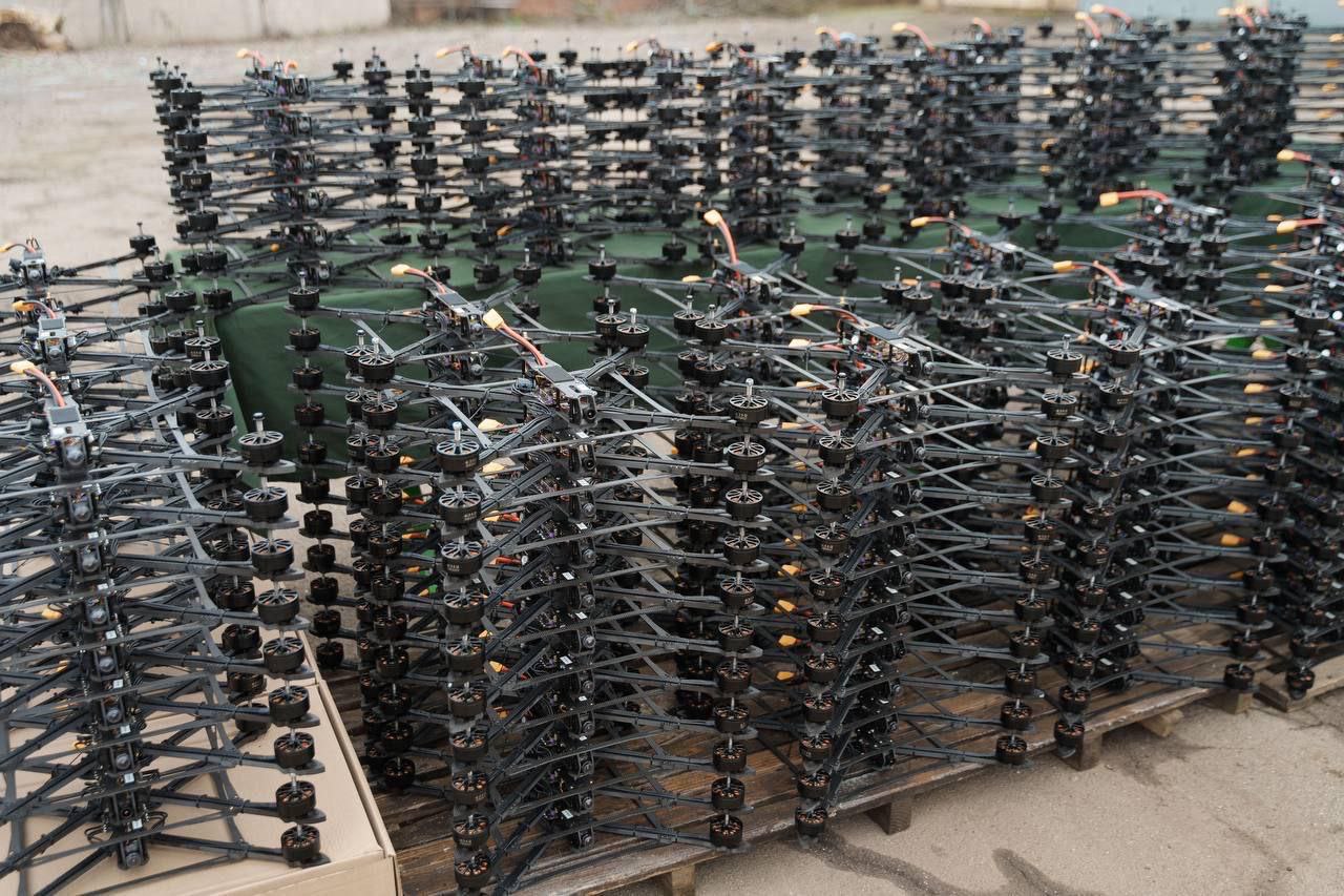 Ще 400 FPV-дронів передав Міжрегіональний координаційний гуманітарний штаб захисникам з «Азову» та 3-го прикордонного загону ім. Євгена Пікуса