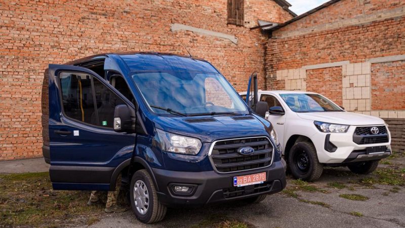 Ще два нових автомобілі передав захисникам Міжрегіональний координаційний гуманітарний штаб