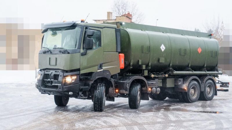 Міжрегіональний координаційний гуманітарний штаб передав підрозділу Повітряних Сил ЗСУ три сучасні паливозаправники