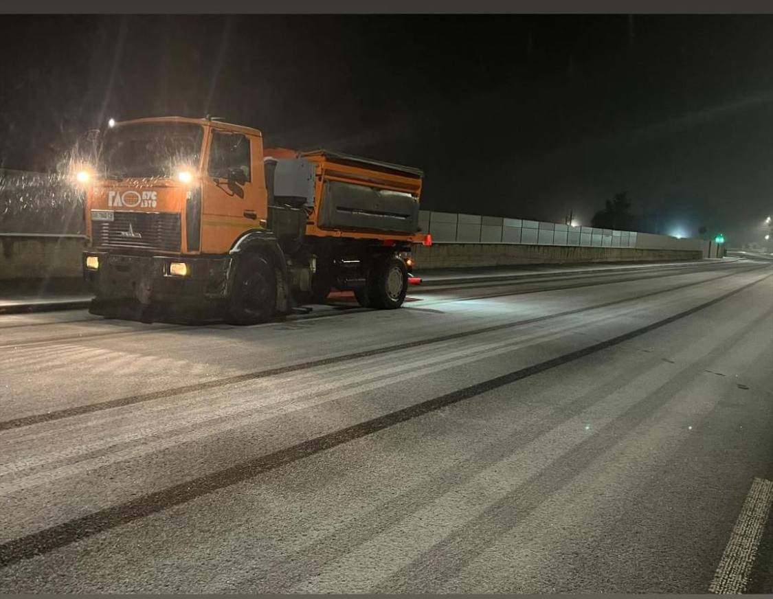 У Вінниці з учора обробляють дороги та пішохідні зони проти ожеледиці