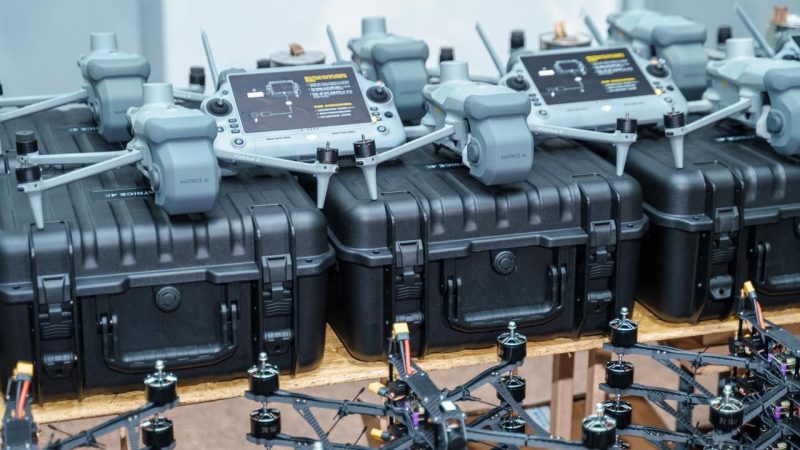 Міжрегіональний координаційний гуманітарний штаб передав «Червоній Калині» 200 FPV-дронів, 15 Matrice 4E та 400 окопних свічок