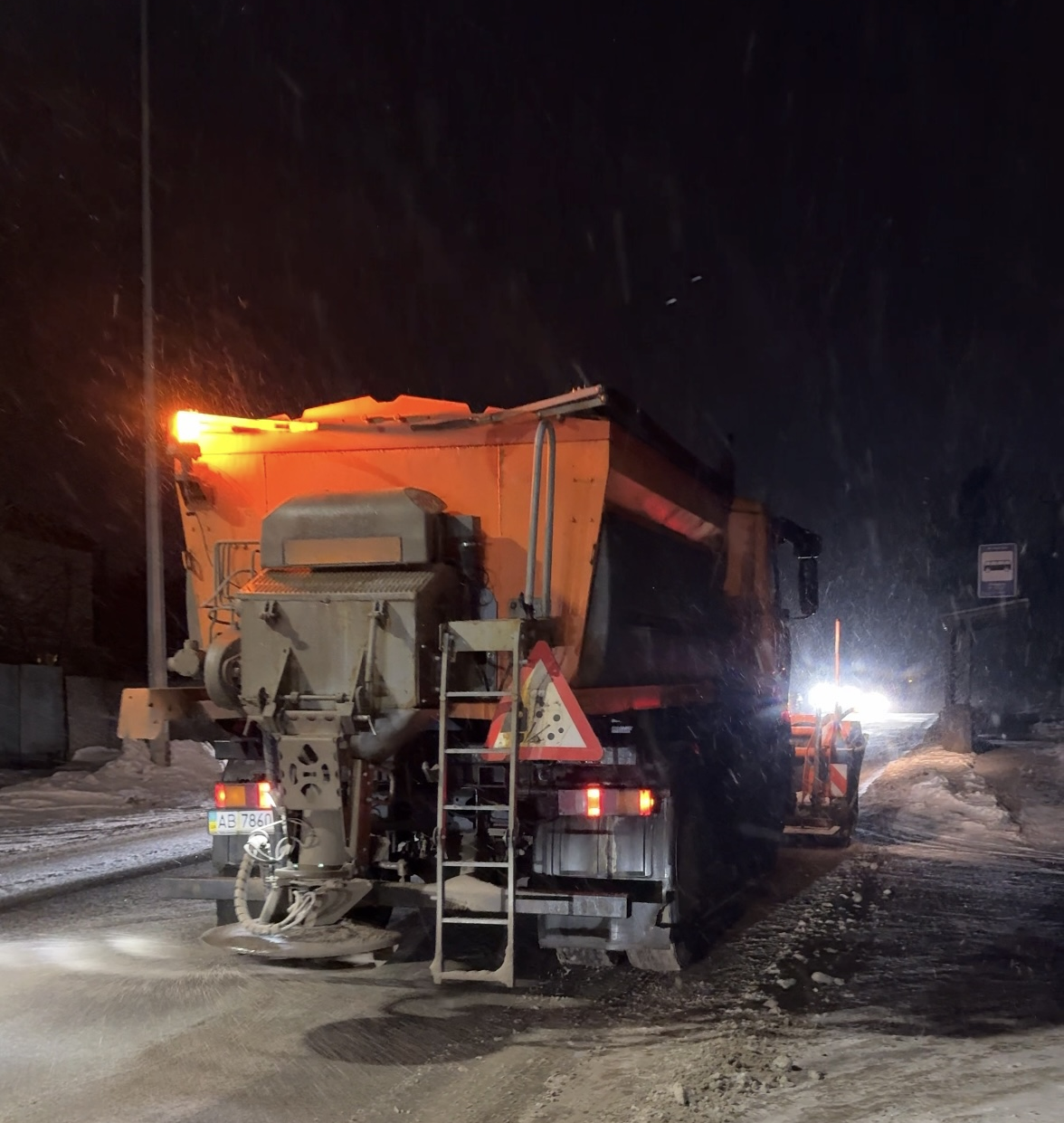 Комунальні служби безперервно працюють на вулицях Вінниці