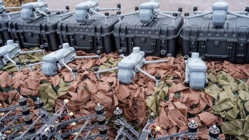 Міжрегіональний координаційний гуманітарний штаб передав 300 FPV-дронів, 15 Matrice 4-E та автомобіль для підрозділів НГУ, танкової бригади і Повітряних Сил