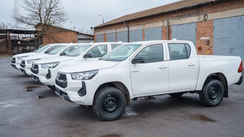 Команда Міжрегіонального координаційного гуманітарного штабу передала чергову партію автівок для захисників