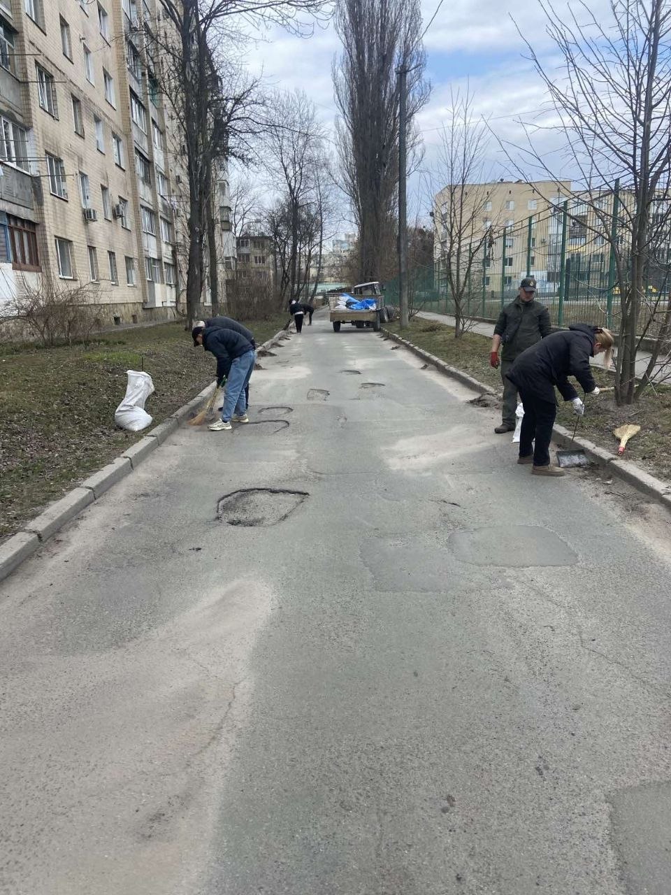 Понад 100 кубометрів відходів прибрали жителі багатоповерхівок у Вінниці