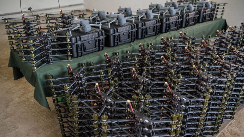 Півтисячі FPV-дронів та 10 Matrice 4E передав Міжрегіональний координаційний гуманітарний штаб бригаді «Червона калина»