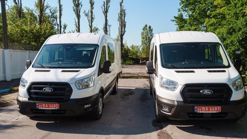 Два мікроавтобуси передав Міжрегіональний координаційний гуманітарний штаб підрозділам Повітряних Сил та Сил оборони ЗСУ.