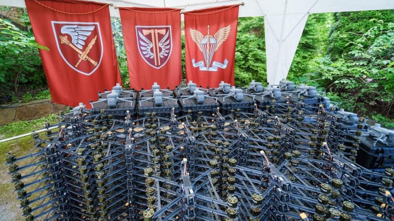 Півтисячі FPV-дронів та 25 квадрокоптерів Matrice 4Tпередав Міжрегіональний координаційний гуманітарний штаб для п’яти підрозділів