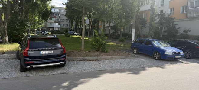 У Вінниці за зверненнями мешканців облаштували екопарковки біля двох будинків