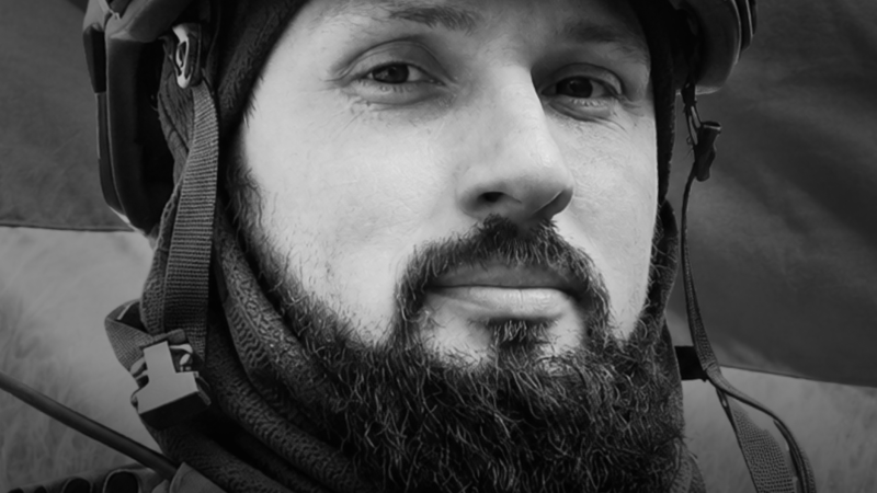 Вінницька громада сьогодні прощається із воїном Русланом Токаренком
