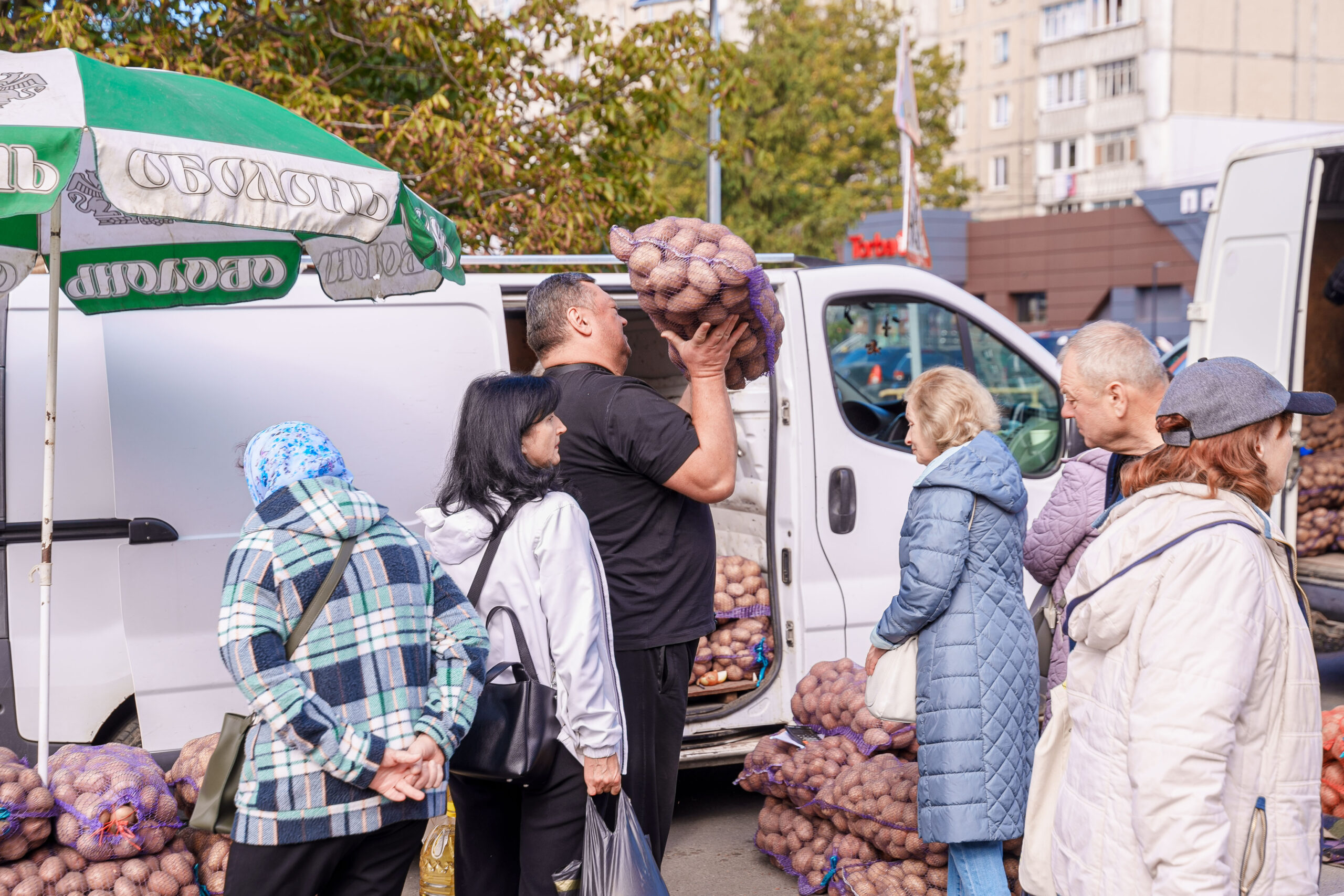 Молочну продукцію й рибу розкупили першого дня: у Вінниці стартував сезон осінніх ярмарків