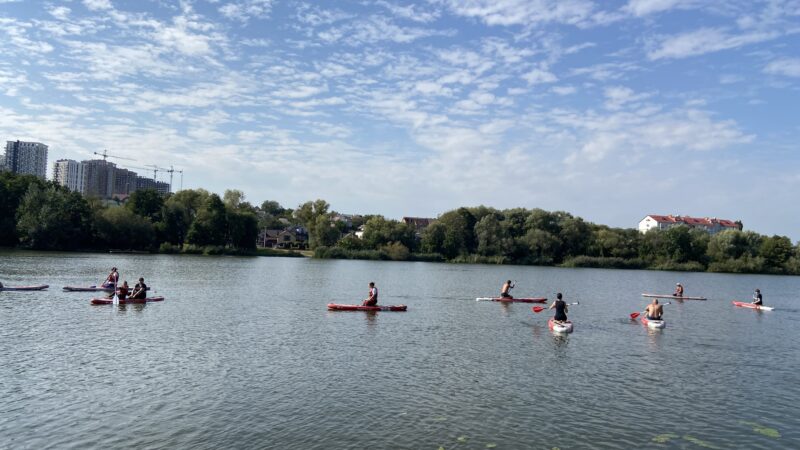 SUP-ретрит у Вінницькій громаді: ветерани та їхні родини провели день на воді