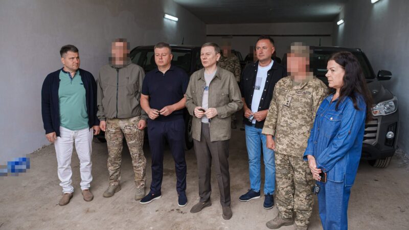 П’ять пікапів для двох вінницьких підрозділів: частину техніки дообладнають для мобільних вогневих груп