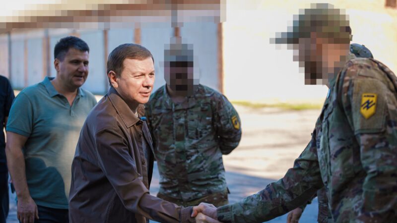 «Азов» отримав від Вінниці десяту партію допомоги: 300 FPV-дронів, п'ять Matrice 4T і два пікапи