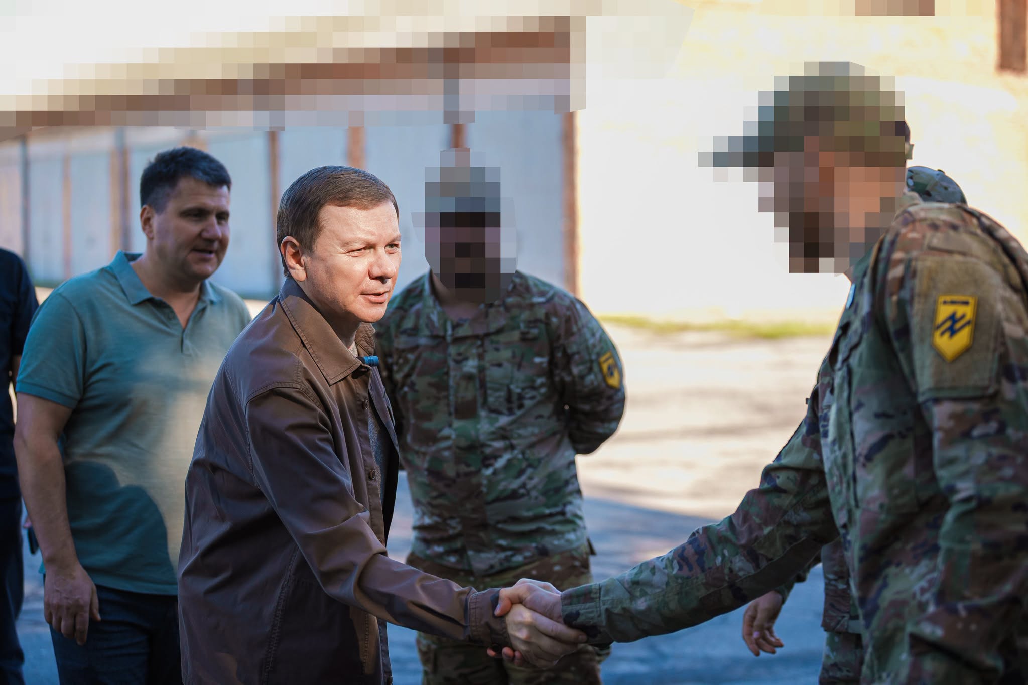 «Азов» отримав від Вінниці десяту партію допомоги: 300 FPV-дронів, п’ять Matrice 4T і два пікапи