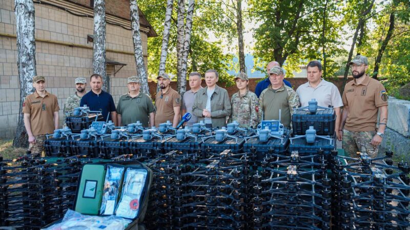 400 FPV-дронів і 20 квадрокоптерів: Вінниця передала техніку трьом підрозділам, що б'ються на Східному напрямку