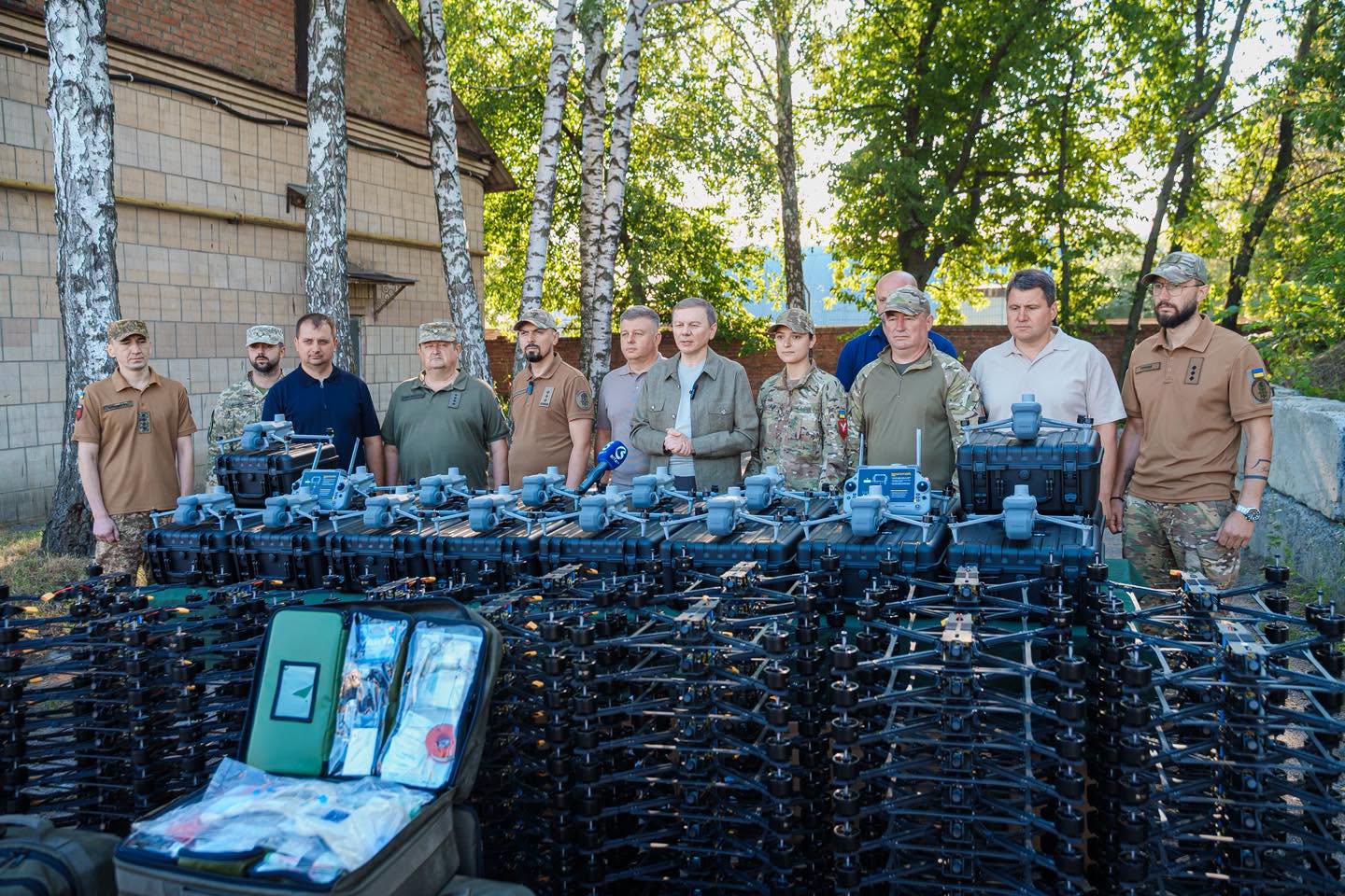 400 FPV-дронів і 20 квадрокоптерів: Вінниця передала техніку трьом підрозділам, що б’ються на Східному напрямку