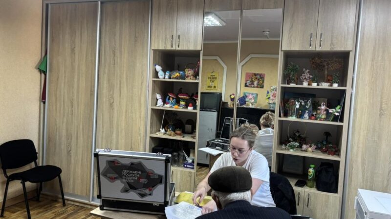 Компенсація за пошкоджене житло: у постраждалому мікрорайоні Вінниці працюють мобільні адміністратори ЦНАП